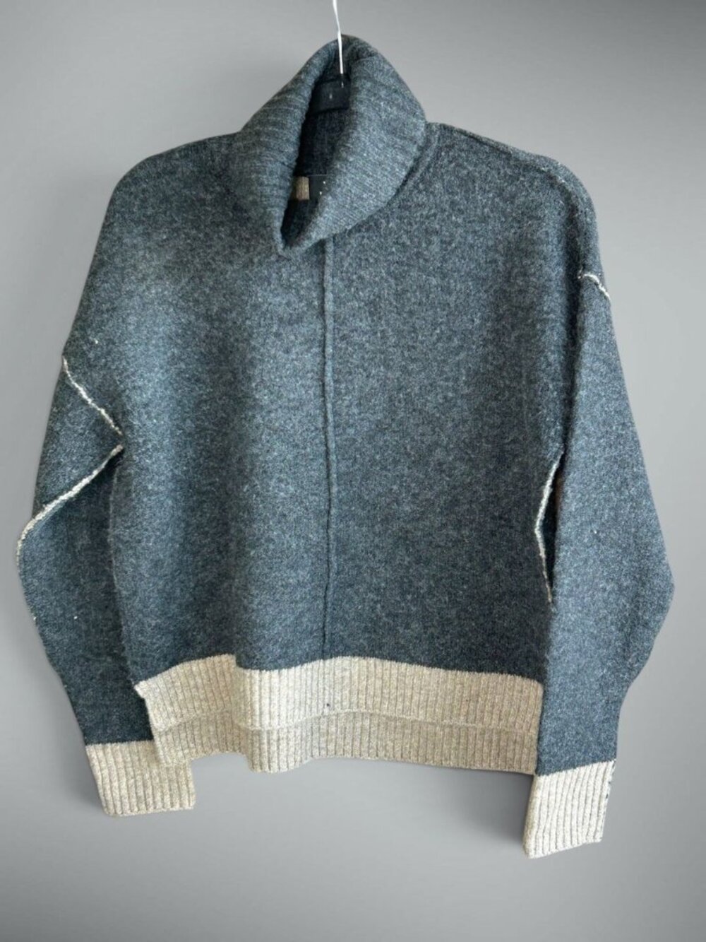 VICI Gray Beige Contrast Boxy Turtleneck Sweater Exposed Seams Size XS Hi Lo